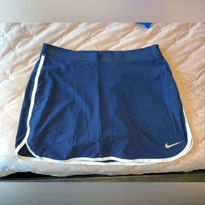 Brand new Nike women’s golf skirt Dr fit size medium